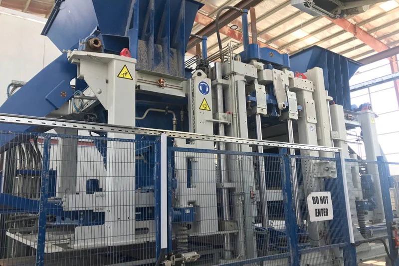 Машина для производства блоков с замковым соединением