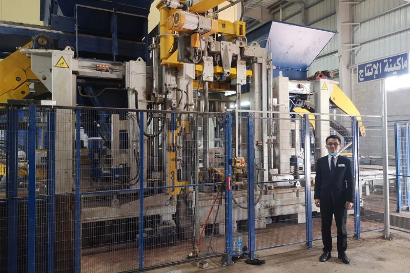 Машина для производства блоков с замковым соединением