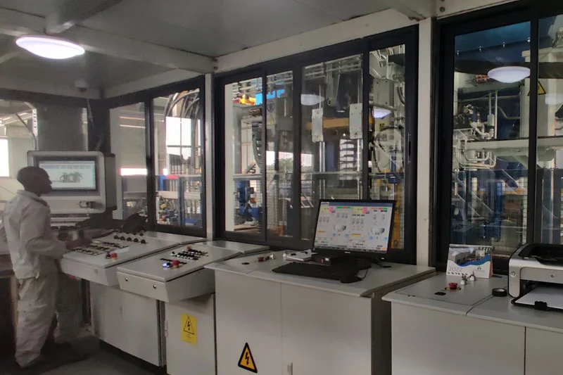 Машина для производства больших досок с одним поддоном