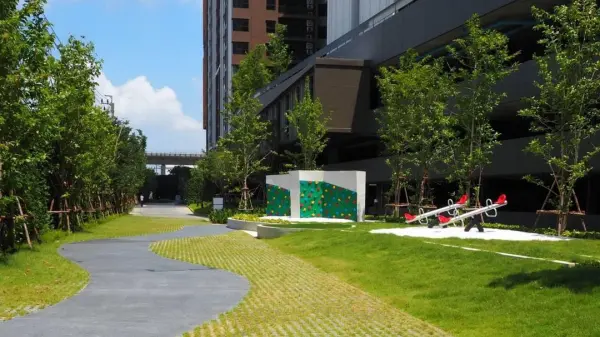 Машина для производства больших досок с одним поддоном