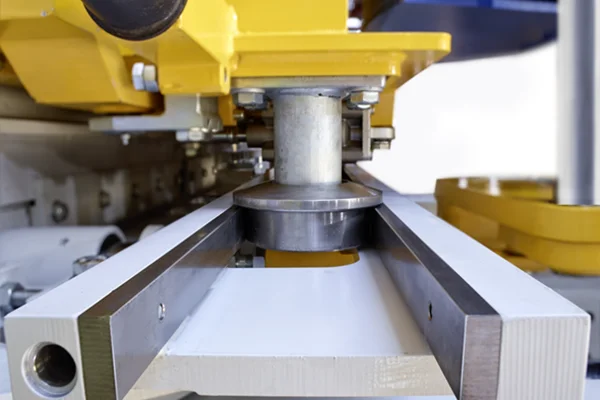 Машина для производства больших досок с одним поддоном