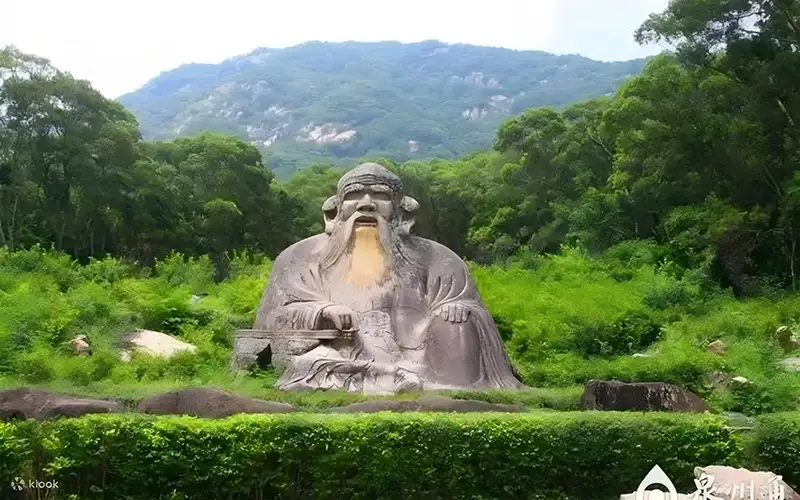 Восточная и Западная пагоды храма Кайюань